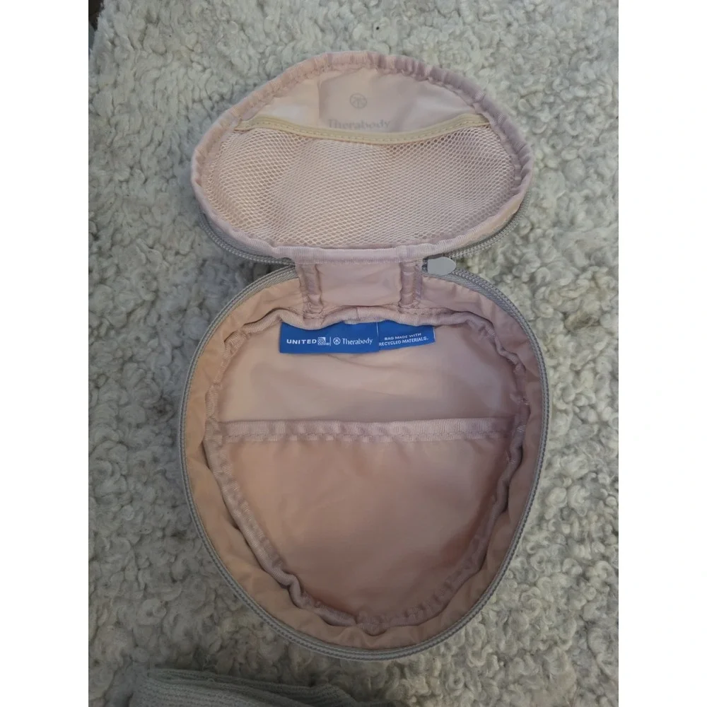 2025 United Therabody Polaris Business Class Amenity Kit Ivory Open box